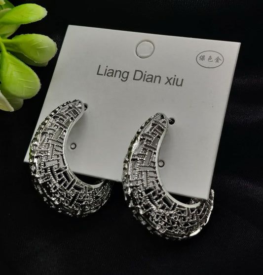 Imported Exquisite Antique-Style Crescent Hoop Earrings – Tarnish-Free Silver Elegance for Girls & Women