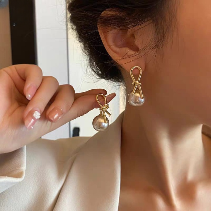 Knot Pearl Clip-On Earrings – Big Silver Grey | Fashion Luxury Earrings for Women